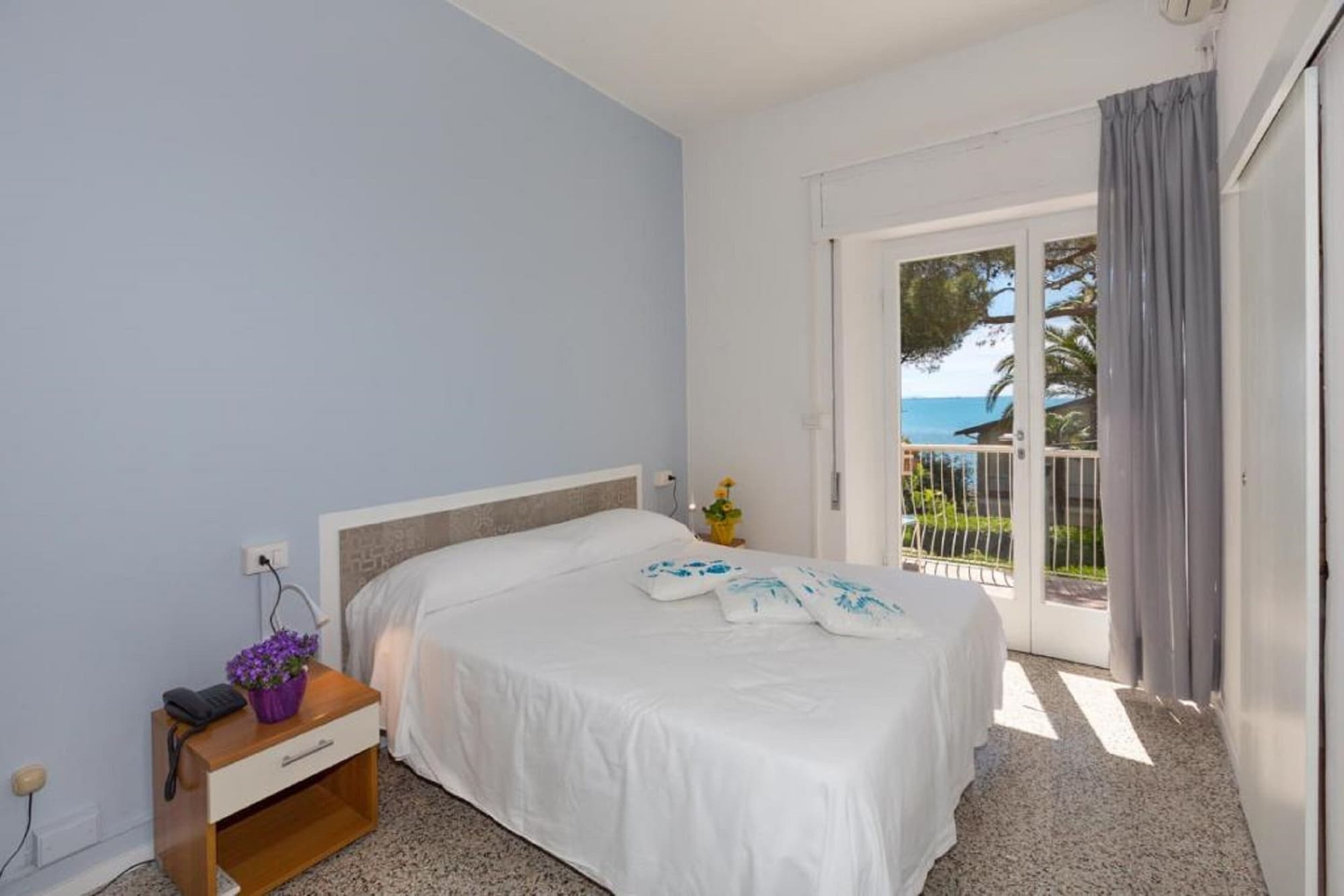 PANORAMIC, DOUBLE OR TWIN BED, OCEAN VIEW