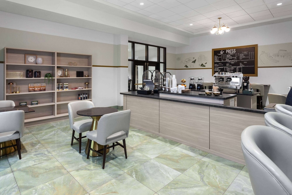 Legacy Hotel Trademark Collection by Wyndham 33/40