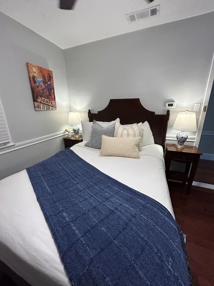 Hotel St Pierre French Quarter 23/78