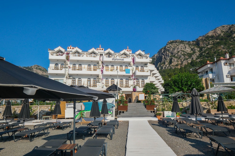 Diplomat Hotel 40/50