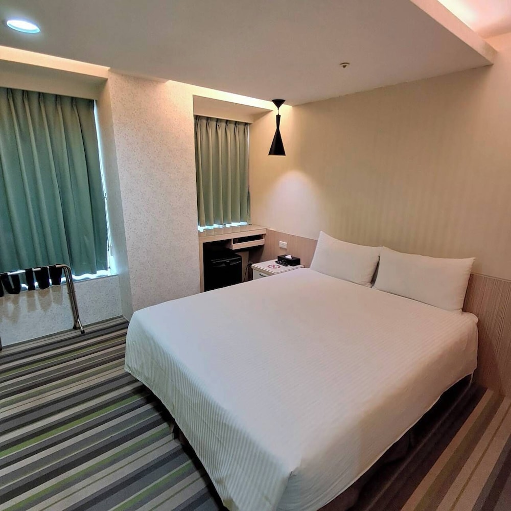 DELUXE, DOUBLE BED