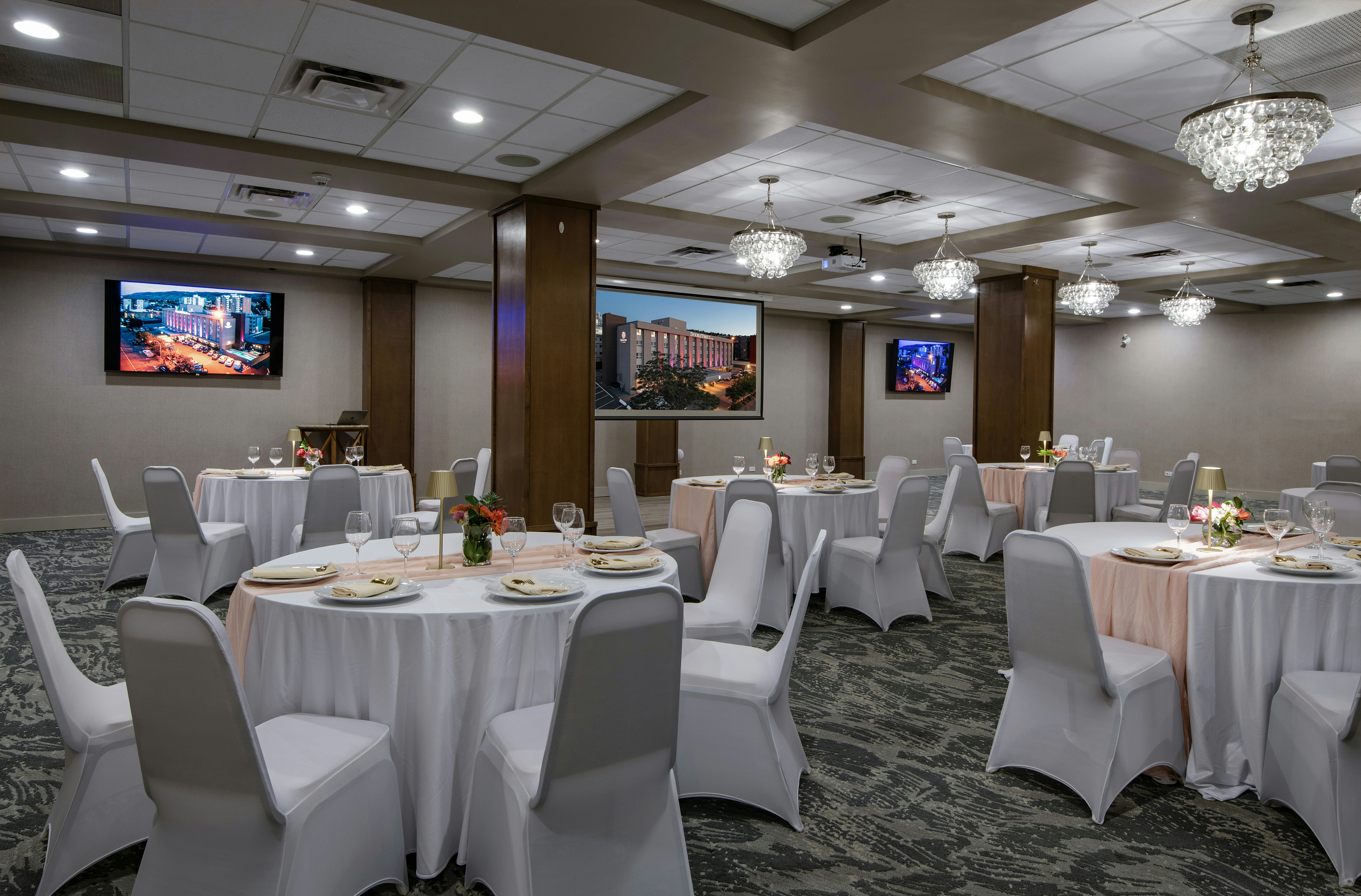 Doubletree By Hilton Kamloops 37/43