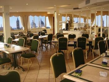 Hotel Champagne Palace 54/67