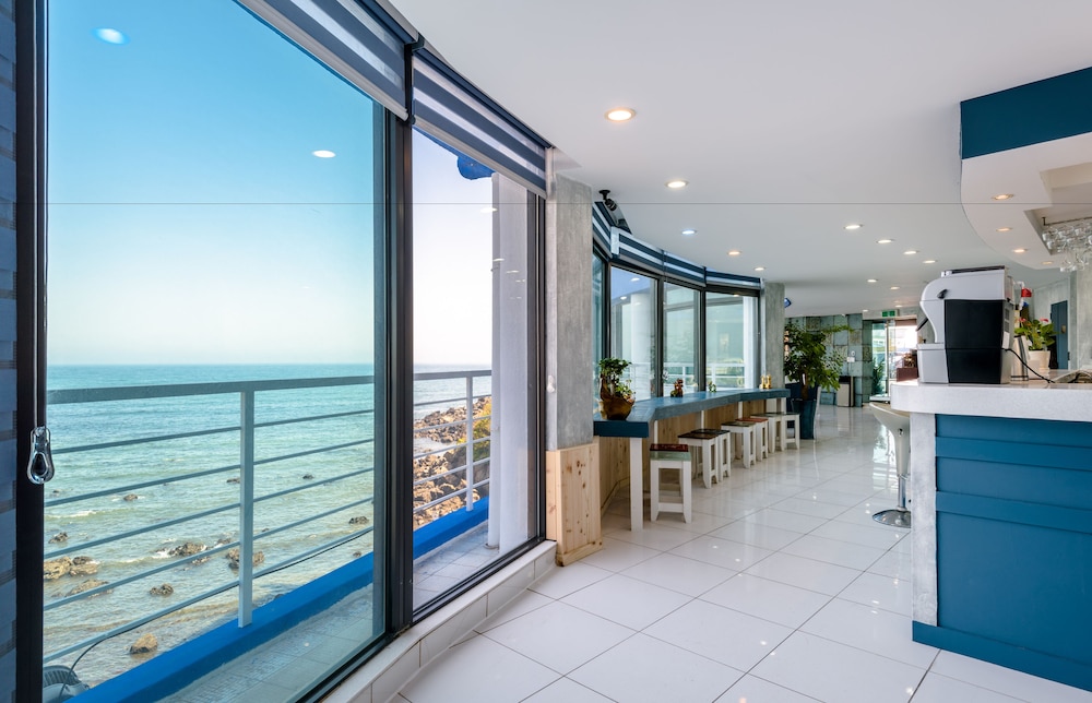 On The Sea Pension 16/80