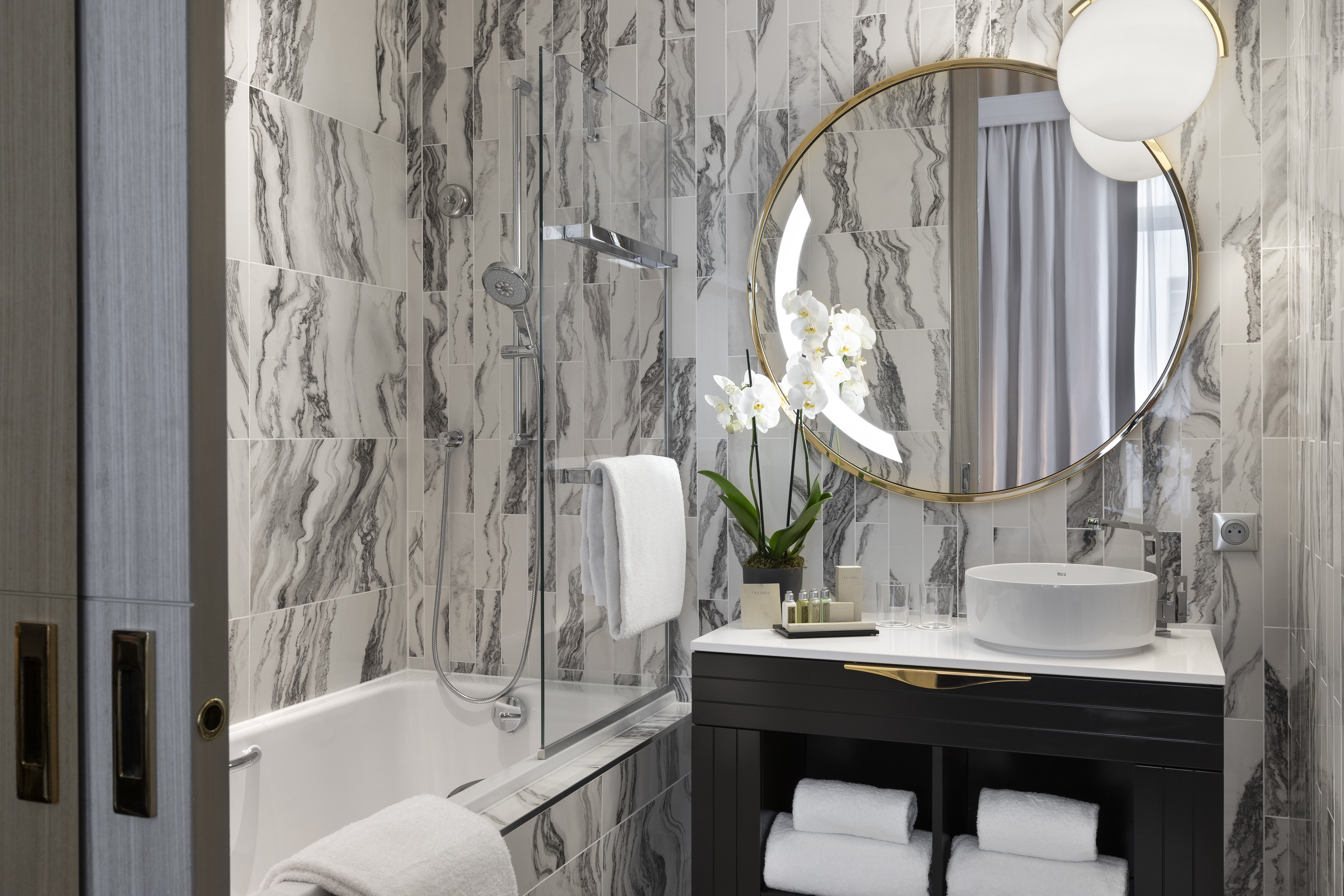 La Clef Champs-Elysees Paris By The Crest Collection 63/63