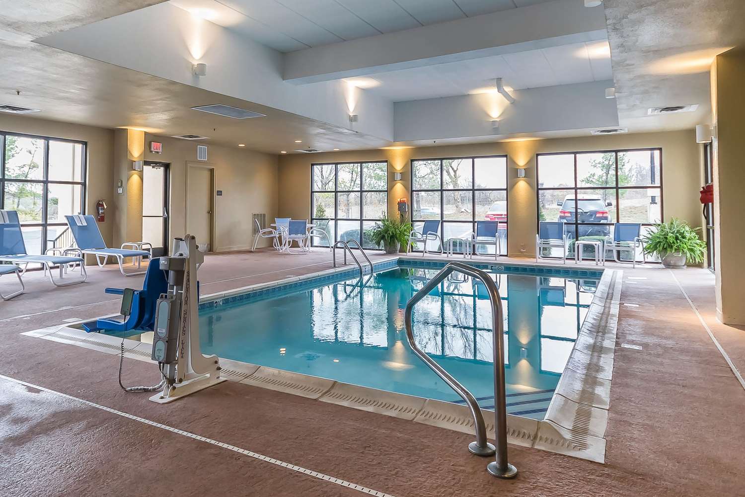 Comfort Inn & Suites Lexington - Hamburg I-75 20/32