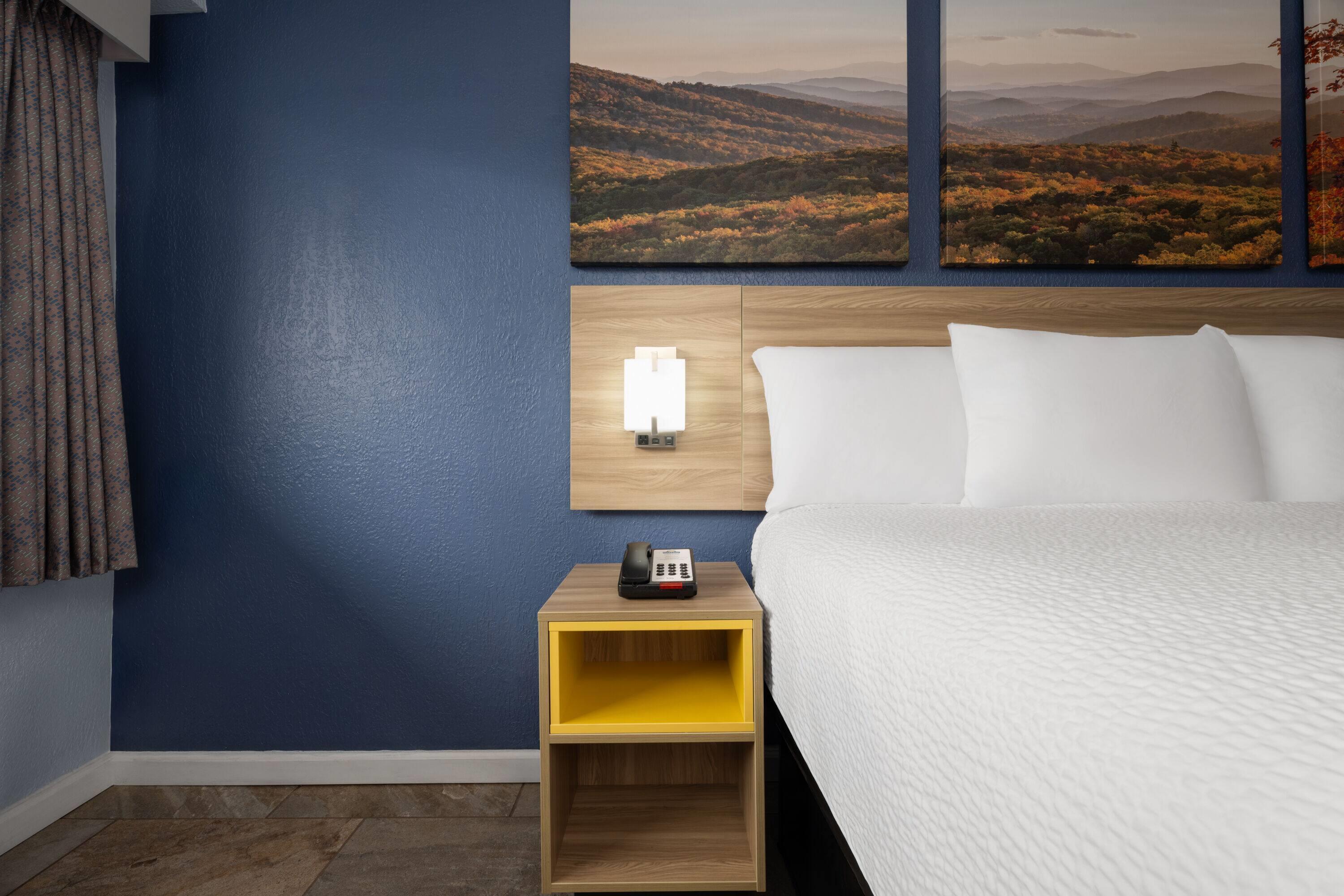 Days Inn by Wyndham Charlotte University 17/35