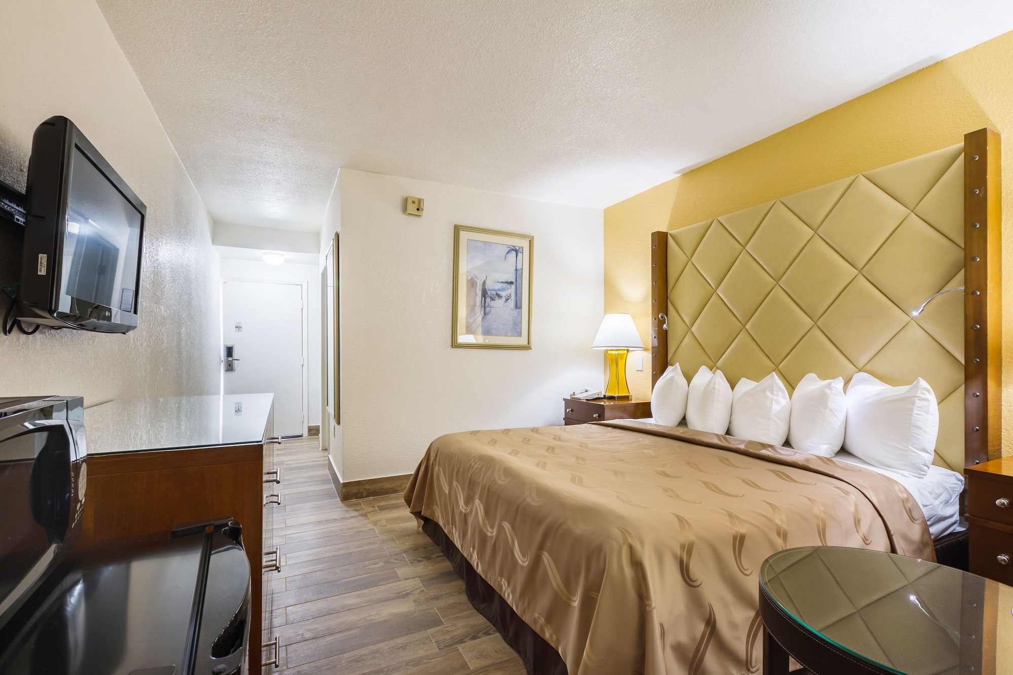 Room, King Bed, Exterior Entrance, Bathtub, Accessible