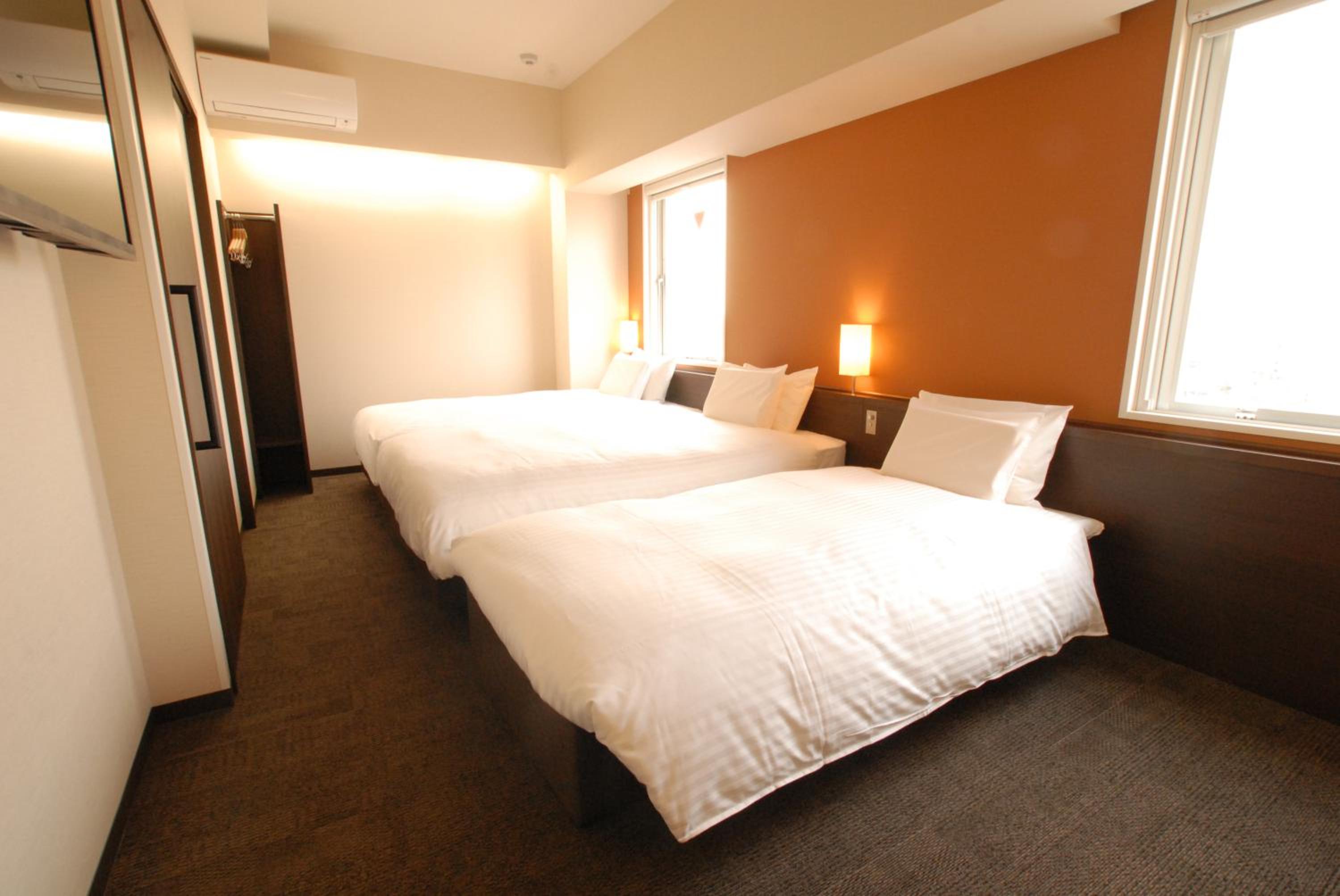 Room, Triple