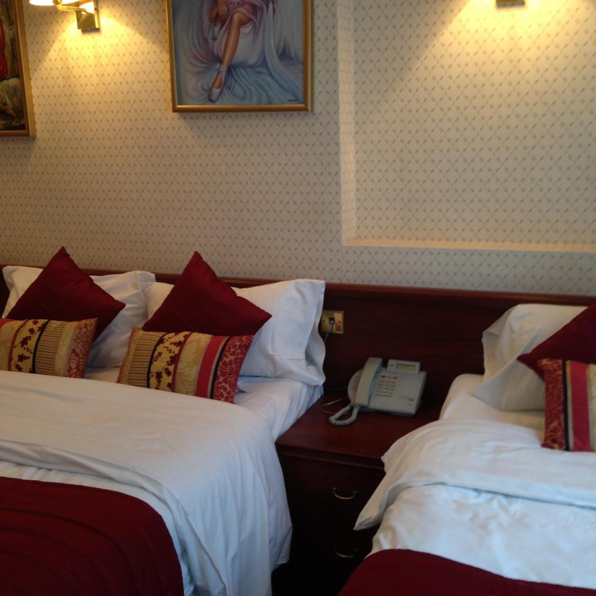 ROOM, SINGLE