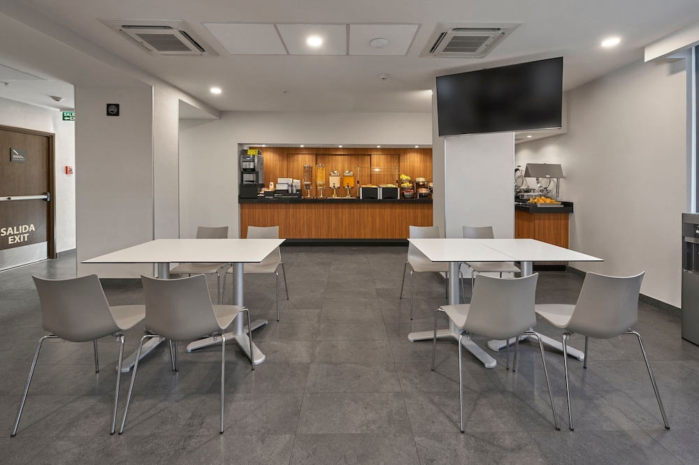 City Express by Marriott Monterrey Lindavista 47/51