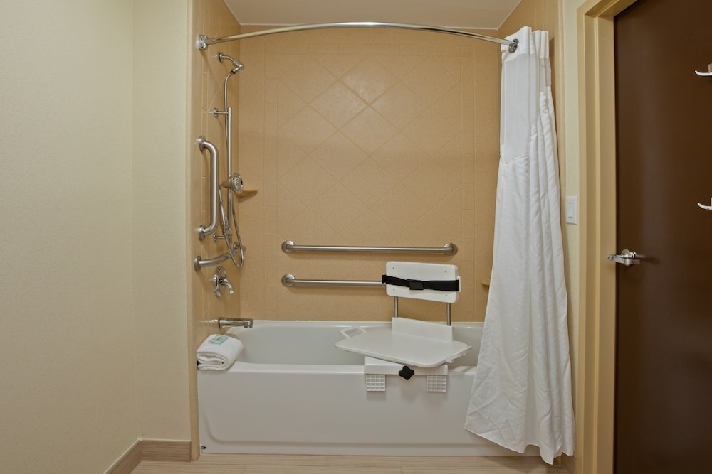 HOLIDAY INN EXPRESS BOWLING GREEN 20/72