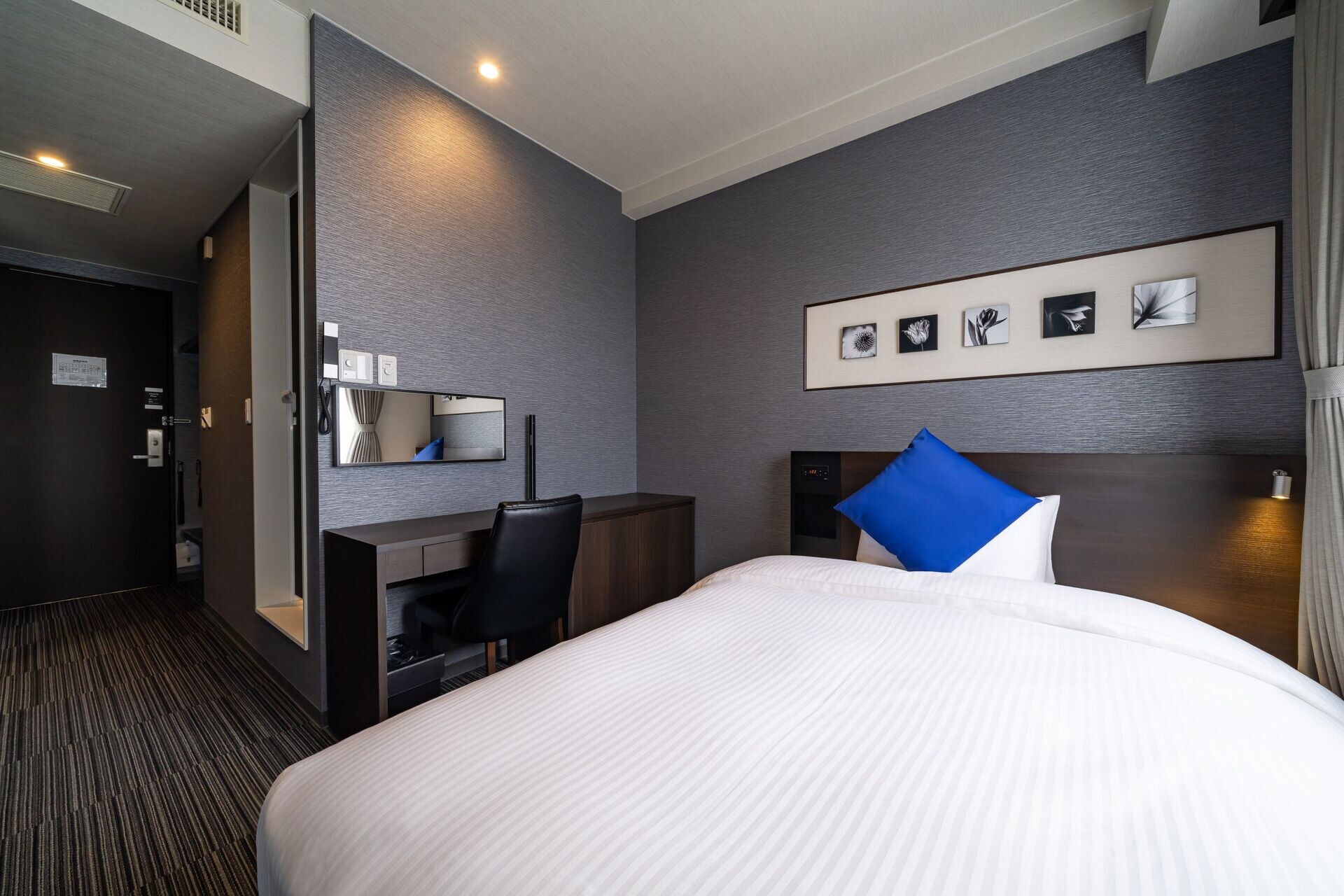 West, Deluxe, Single, Double Bed