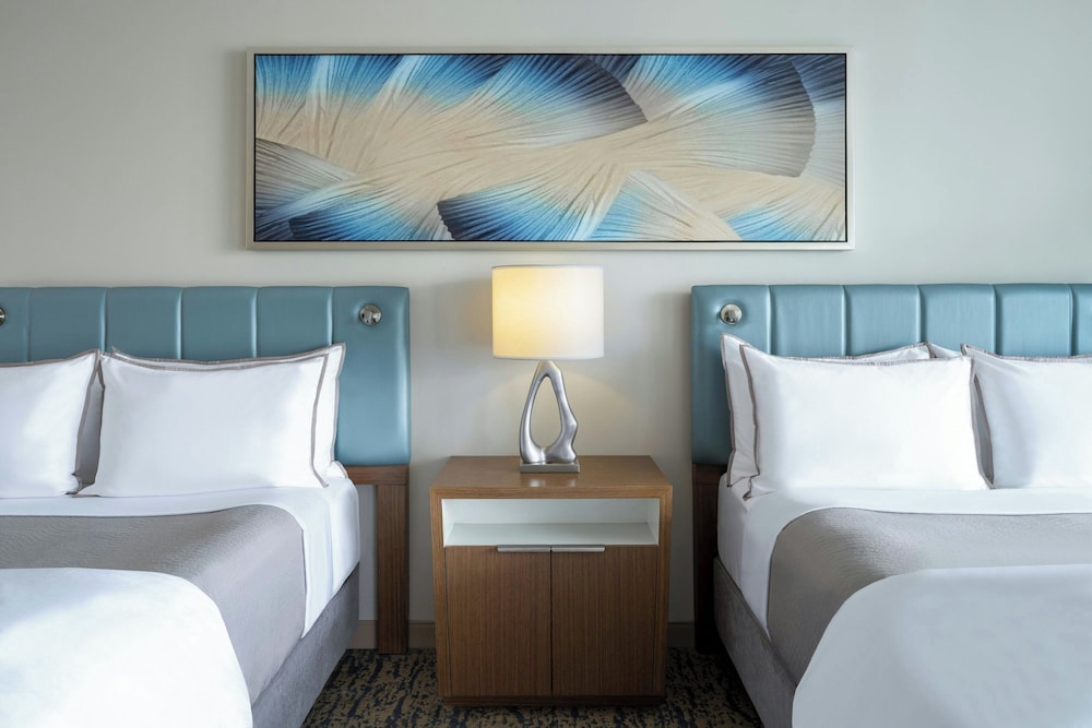 Traditional, 2 Queen Beds, City View