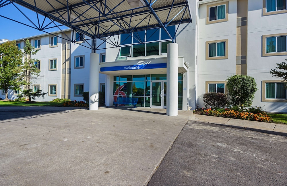 Motel6 Whitby ON - Toronto East 30/41