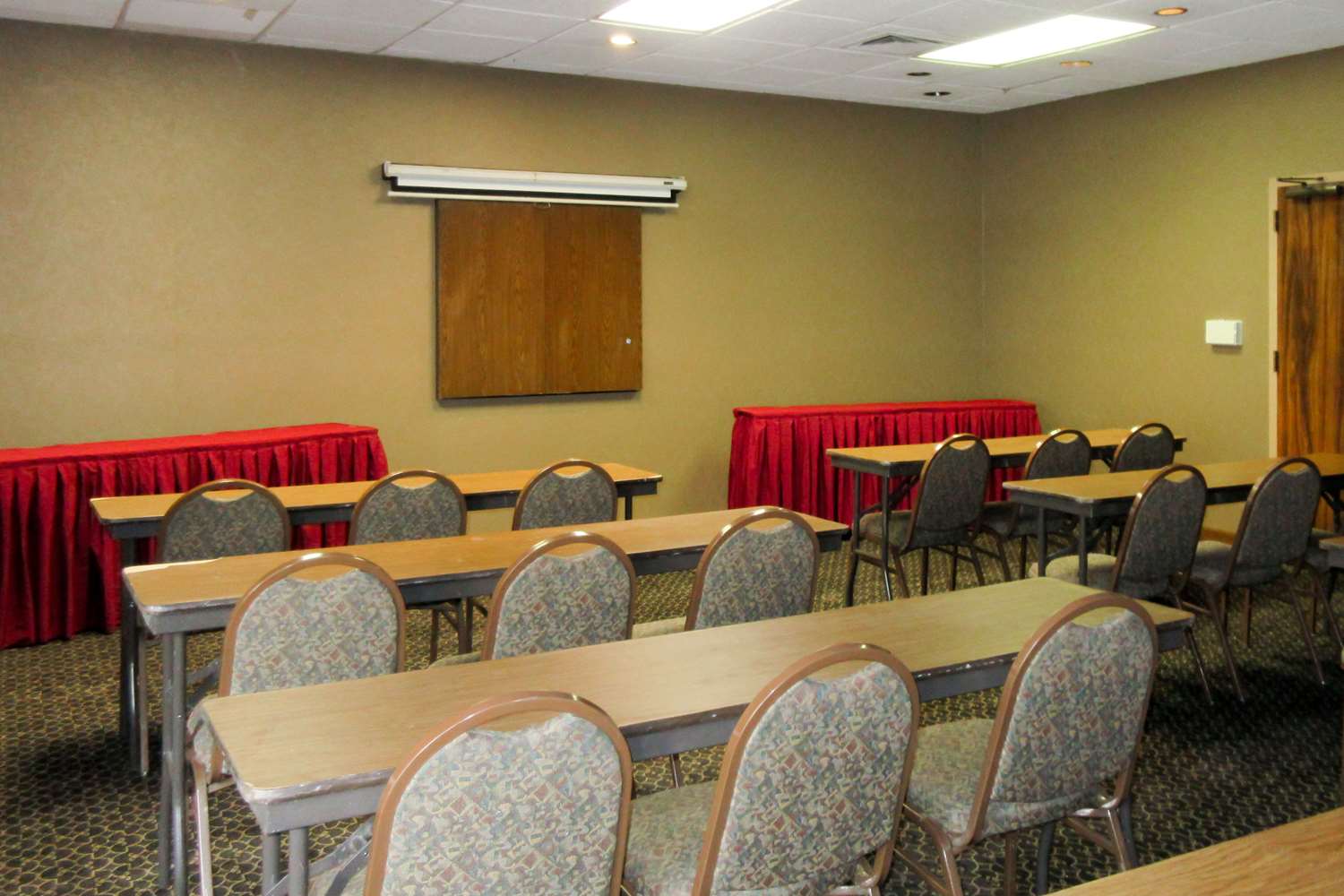 Quality Inn and Suites Downtown University Area 14/16