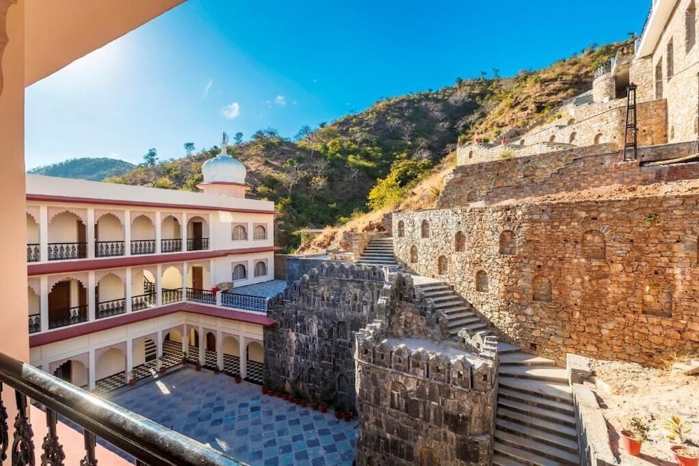 Times Kumbhalgarh Fort Resort-Pure Veg 37/45