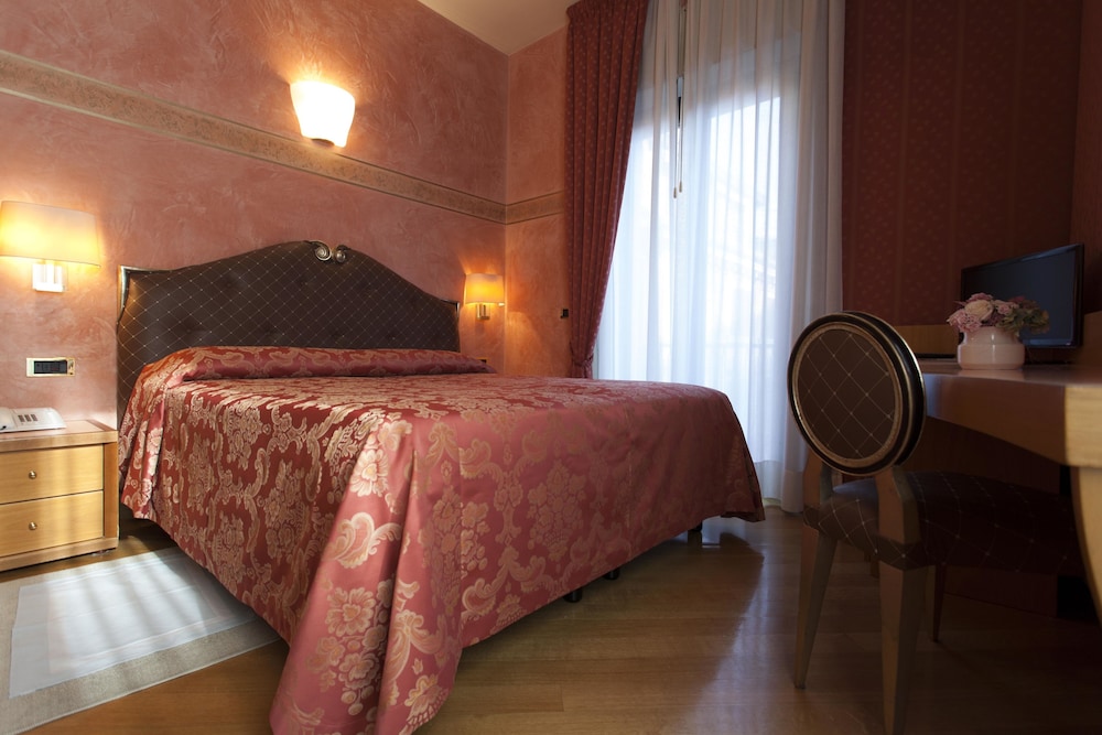 Hotel Europa SNC 28/56