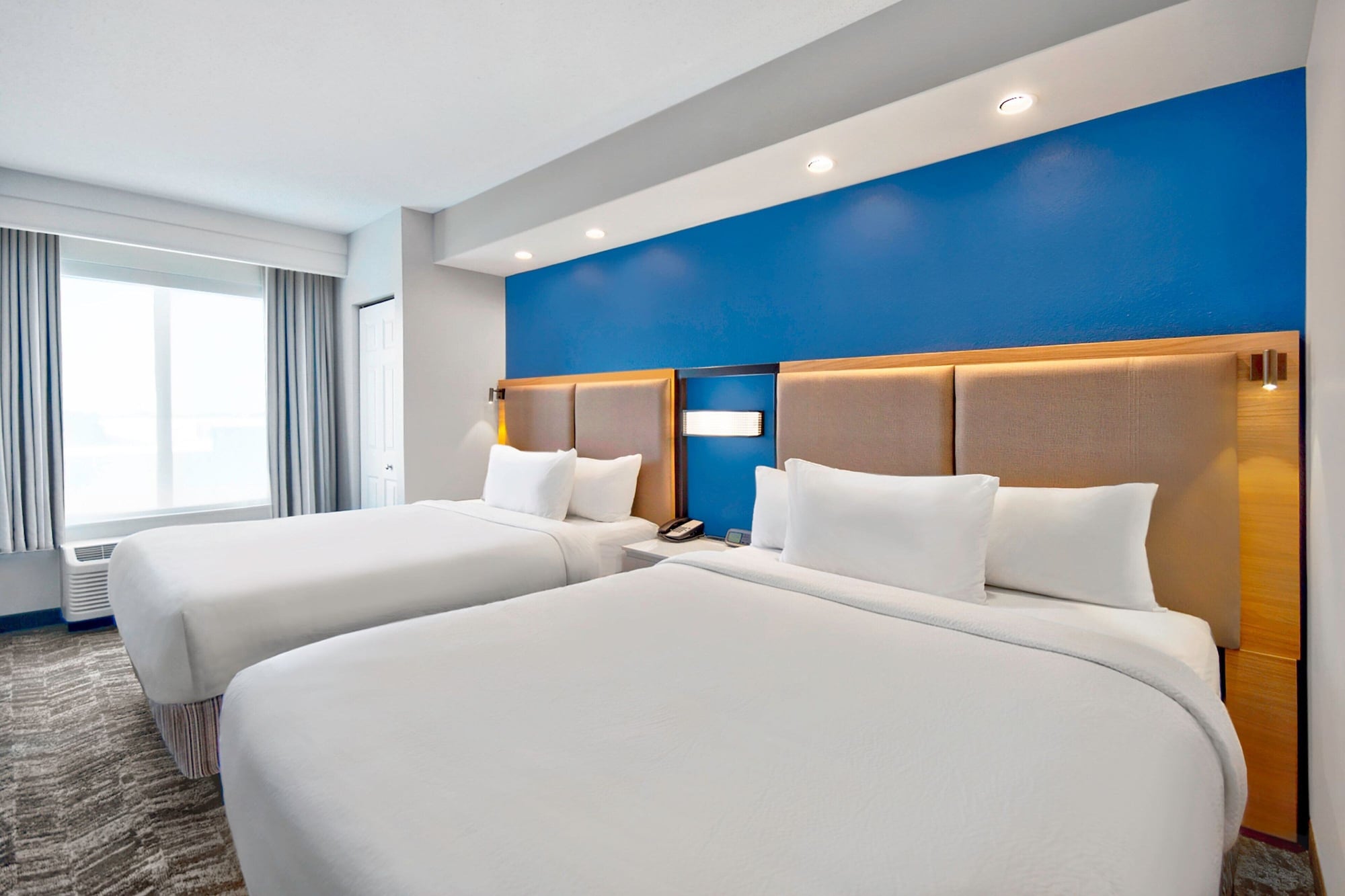 suite, multiple beds