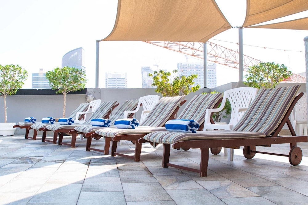 Savoy Suites Hotel Apartments 27/39