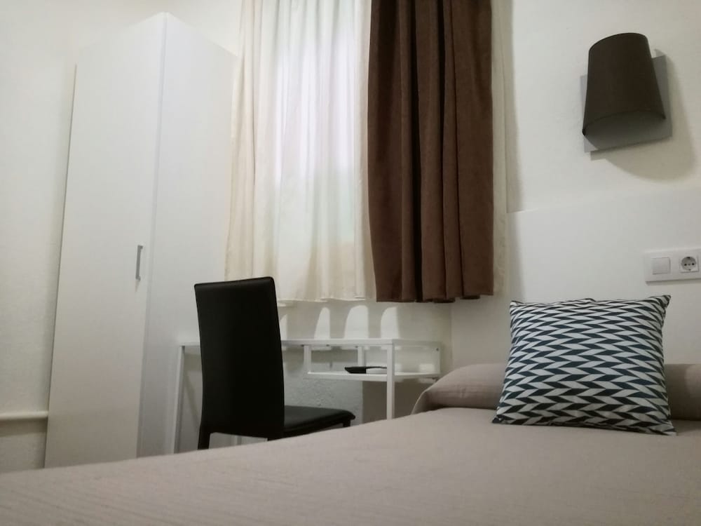 Hostal Lesseps 28/60