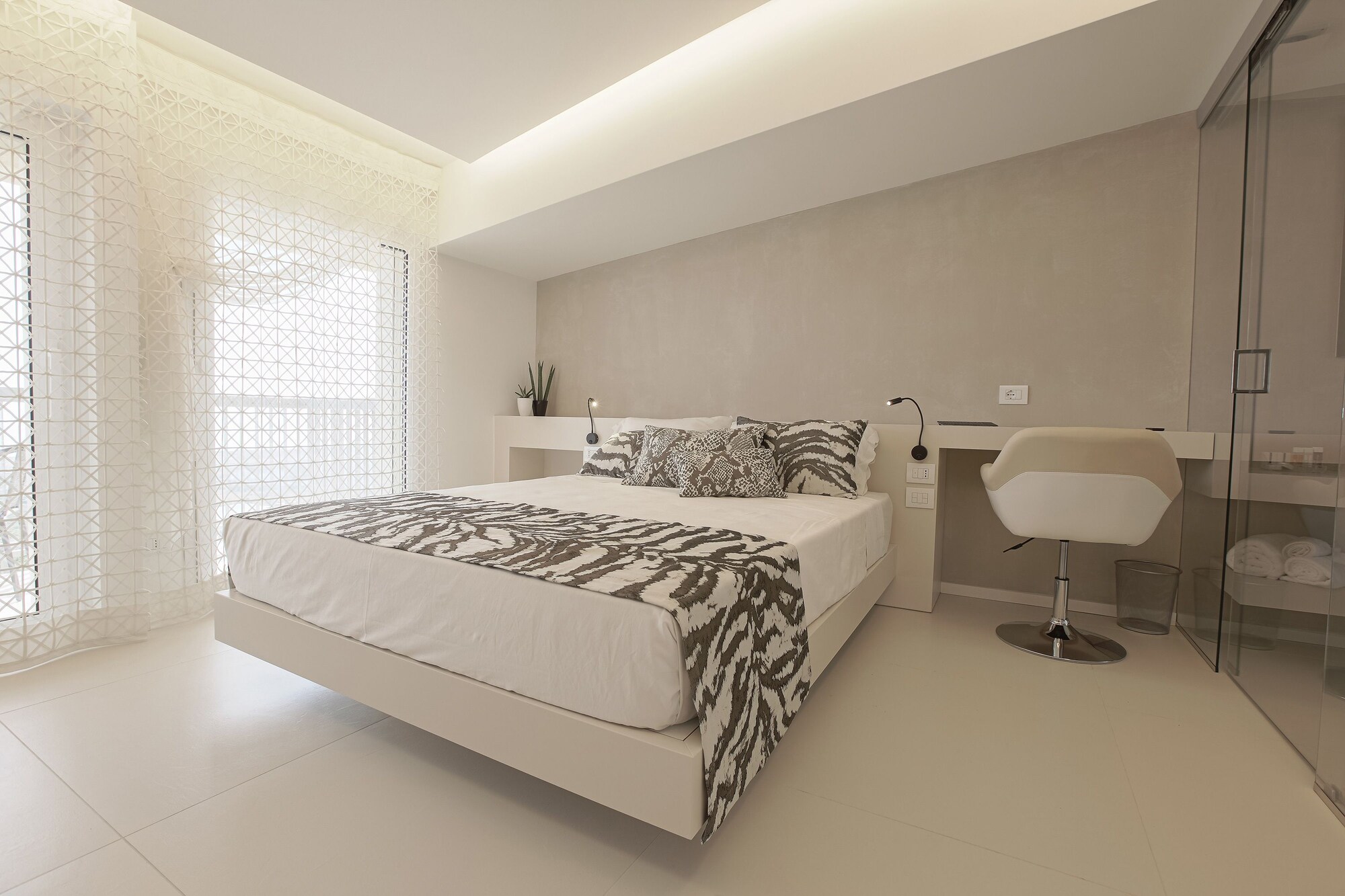 PANORAMIC, SUITE, QUEEN BED, SEA VIEW, BALCONY