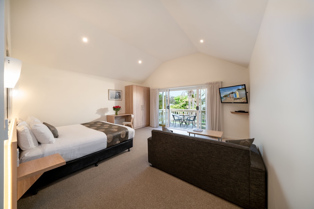 Spa, Suite, King Bed، Boathouse Resort Studios & Suites 2/5