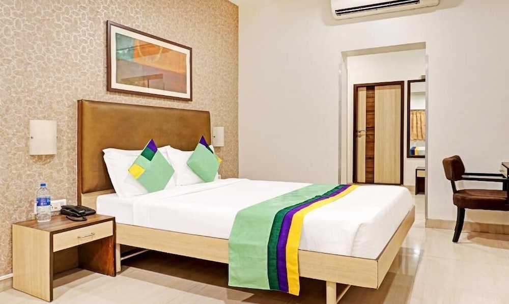 HOTEL MADHAV 16/34