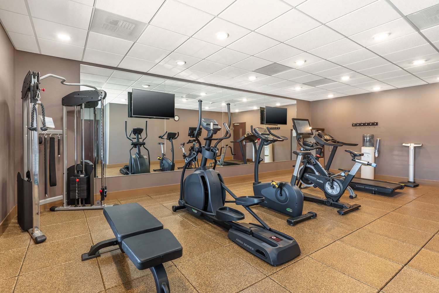 Best Western Plus Casper Inn & Suites 16/33