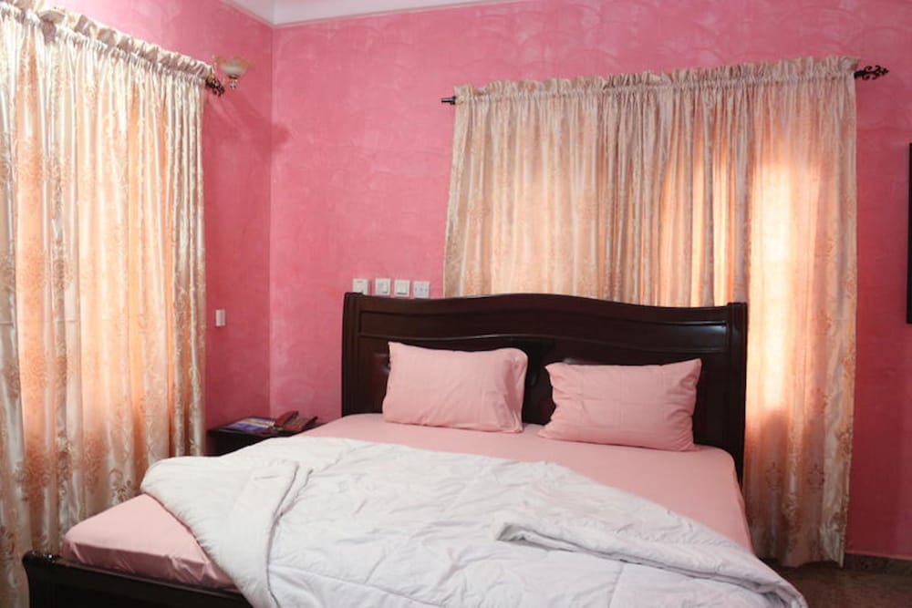 EMROSY HOTELS AND SUITES 17/50
