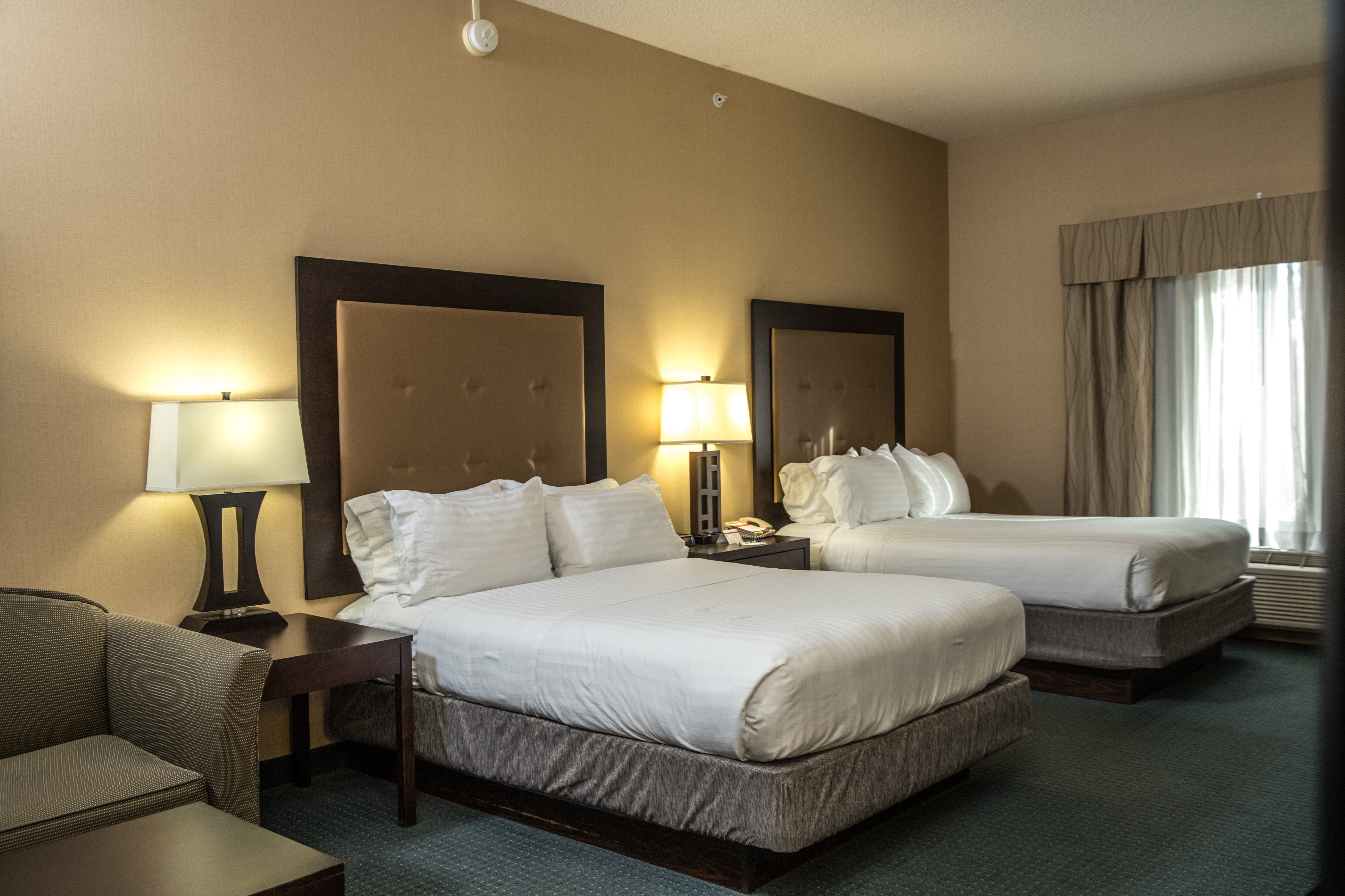 Holiday Inn Express Hotel & Suites Detroit-Novi 24/69