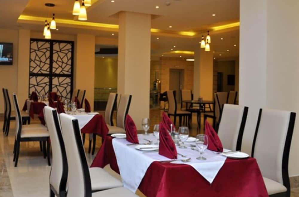 AZZEMAN HOTEL 40/49