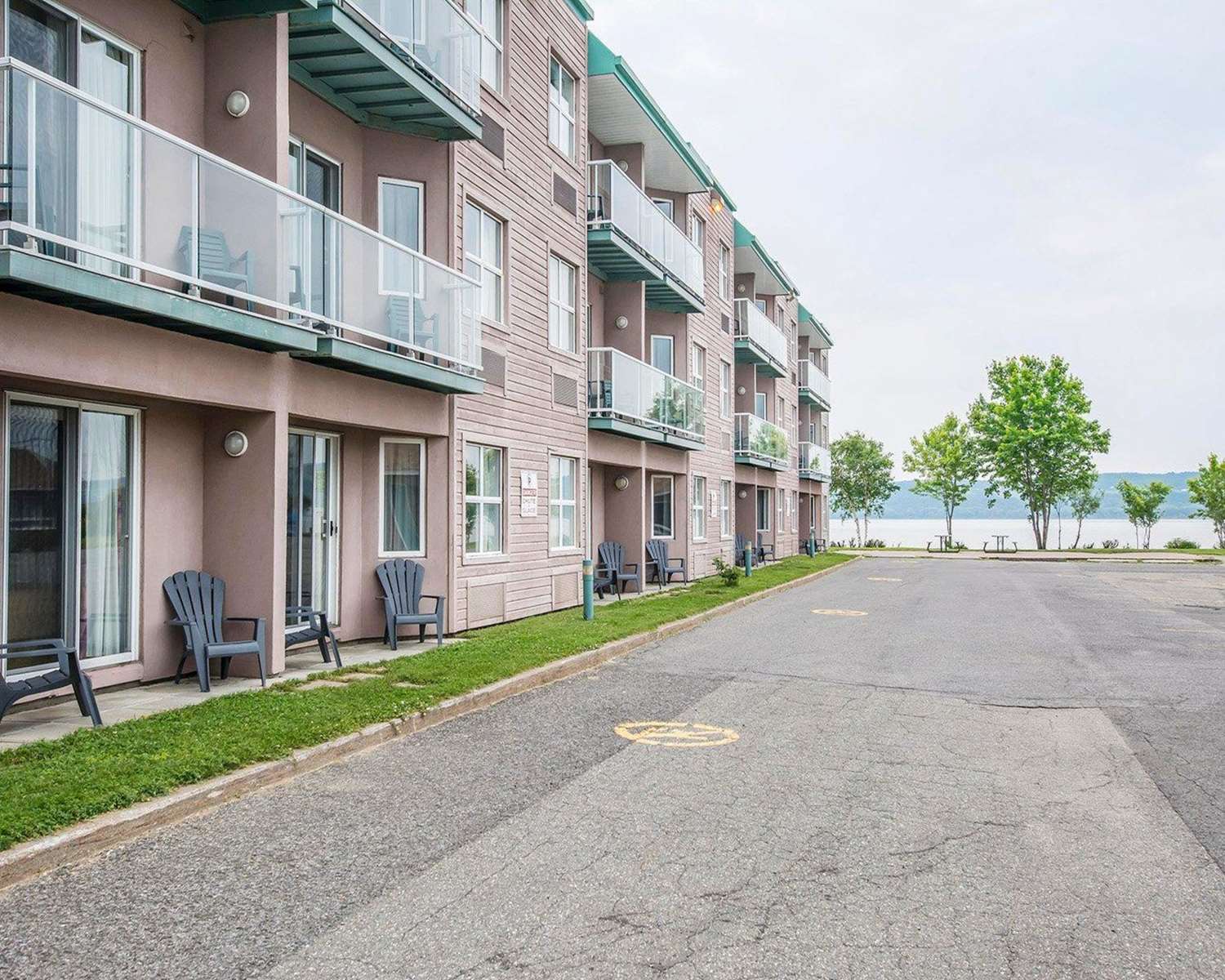 Quality Suites Sainte Anne de Beaupre 14/18