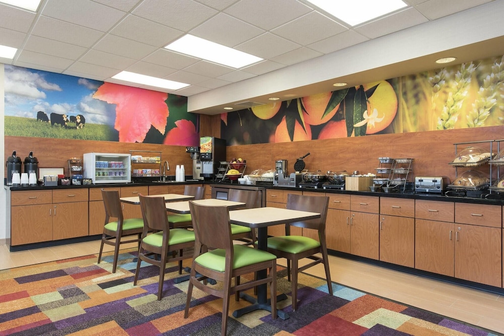 Spark by Hilton Bloomington 23/43