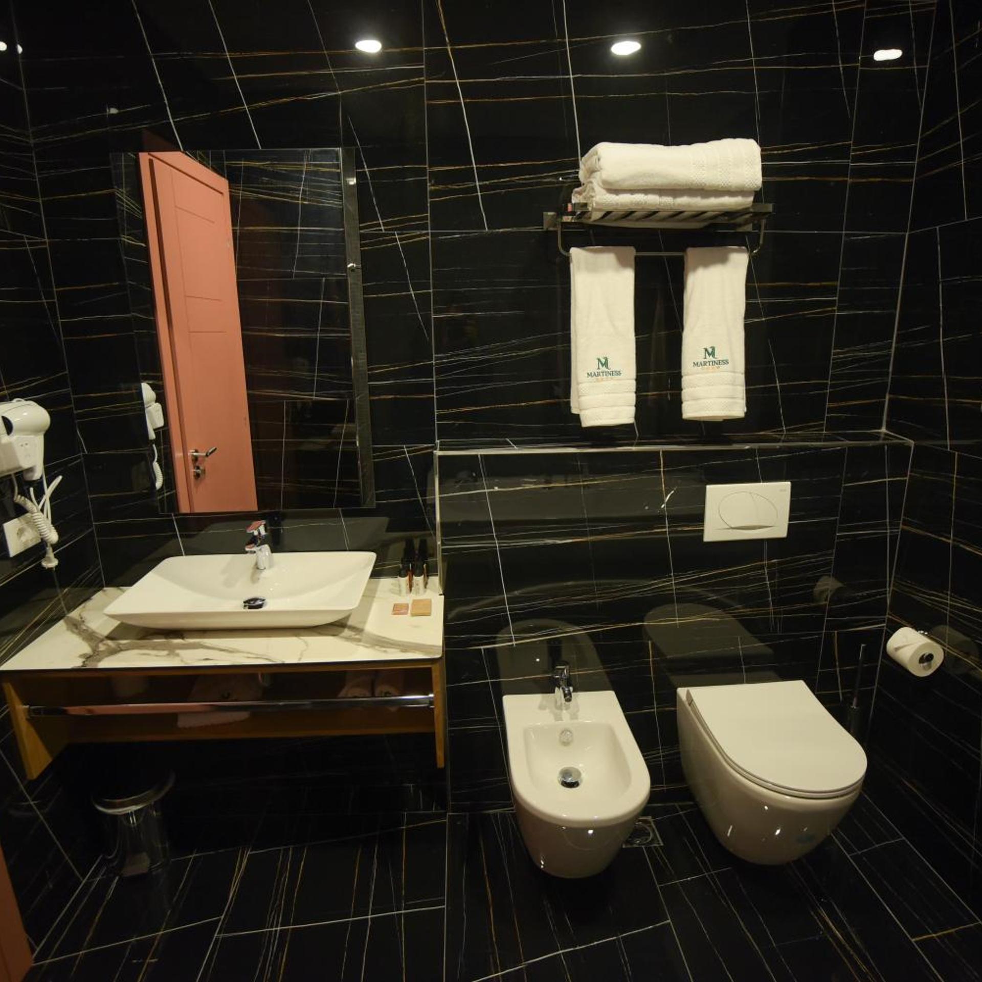 Martiness Hotel 90/92