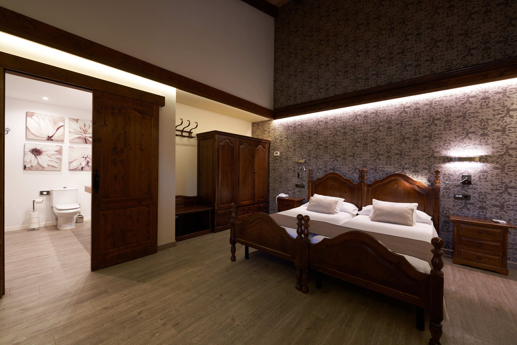 Deluxe, King Bed, Pool View, Pool Side، Hotel Son Moli Country House 4/10