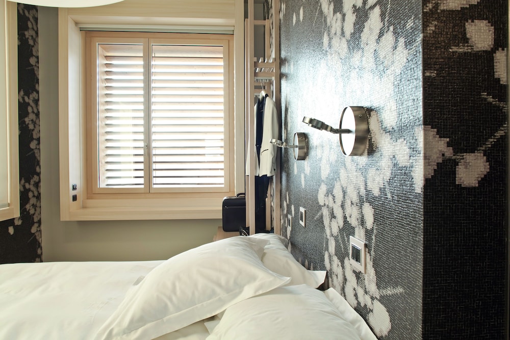 ROOM, SINGLE, DOUBLE BED