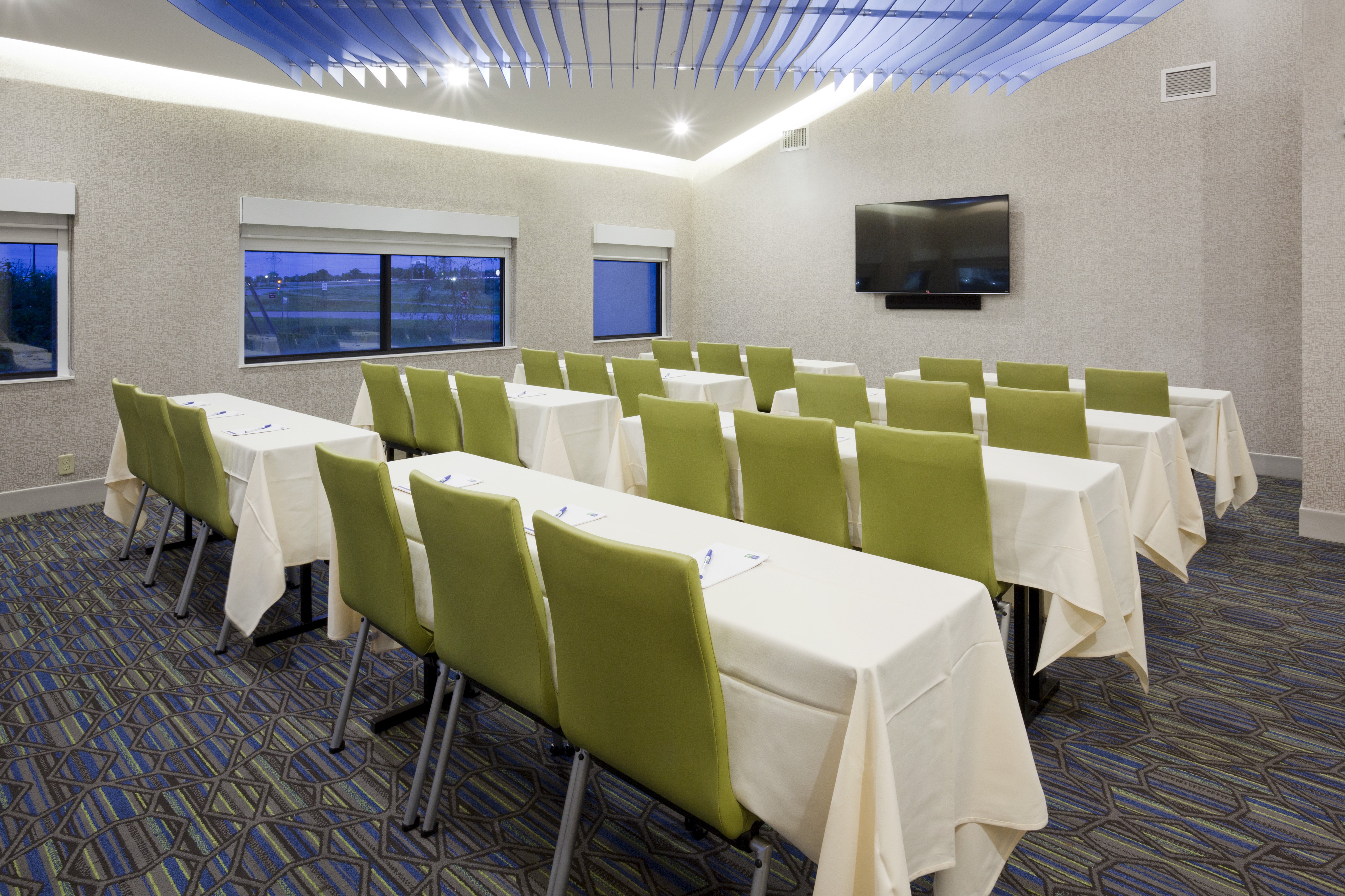 Holiday Inn Express Roseville-St. Paul 41/52