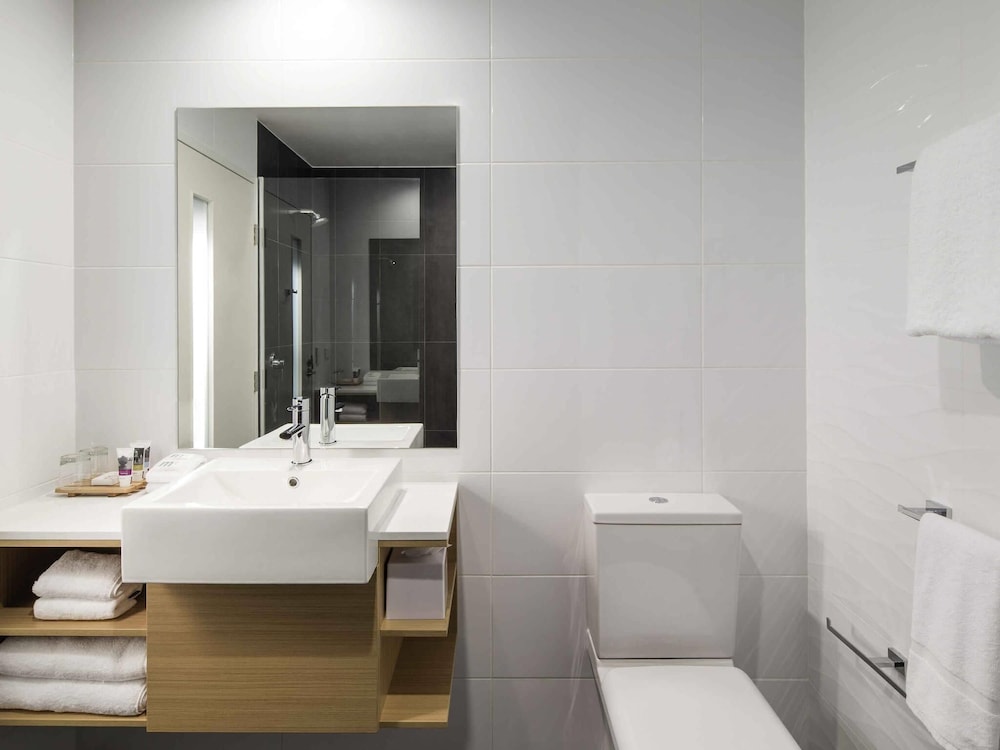 Mercure Newcastle Airport 50/50