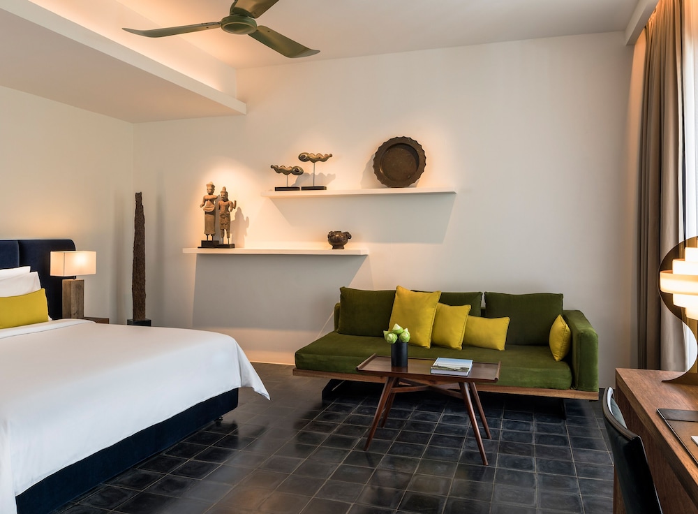 Deluxe, Triple, 1 King and 1 Single Beds, City View, Balcony