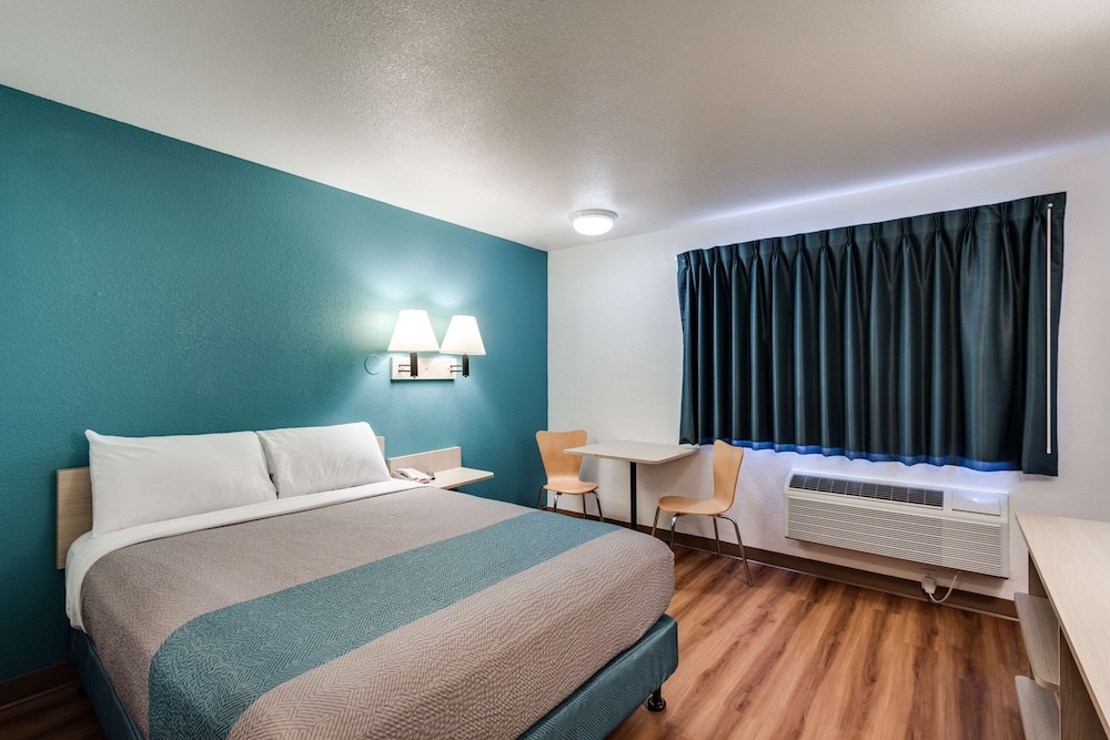 Motel6 Spokane, WA - West 12/30