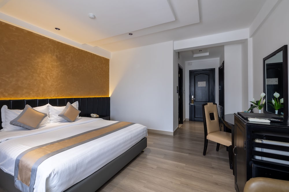 DELUXE, DOUBLE BED, CITY VIEW
