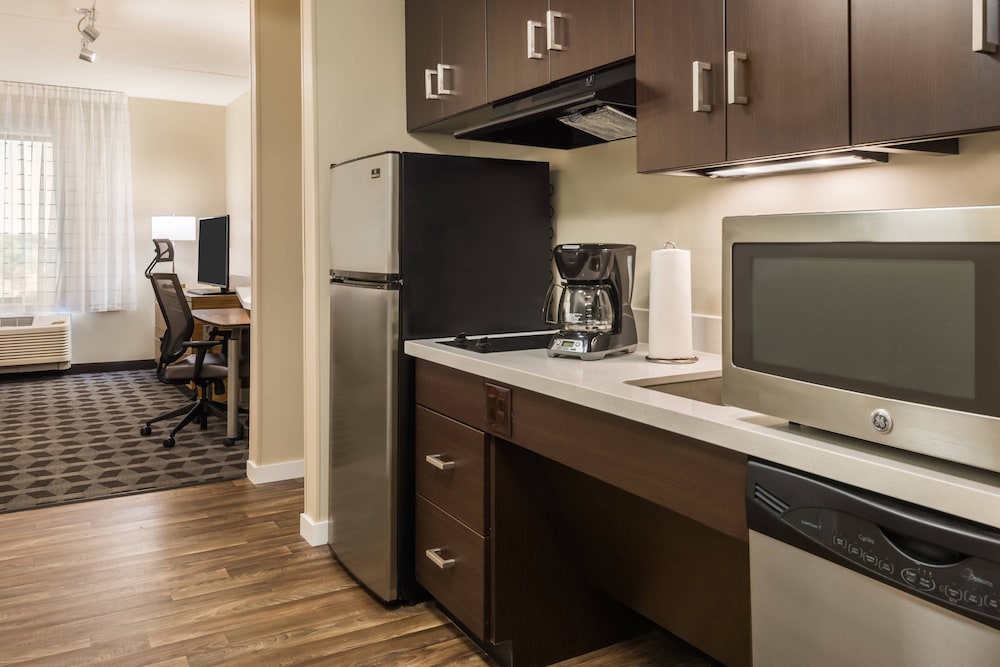 TOWNEPLACE SUITES LATHAM ALBANY AIRPORT 8/62