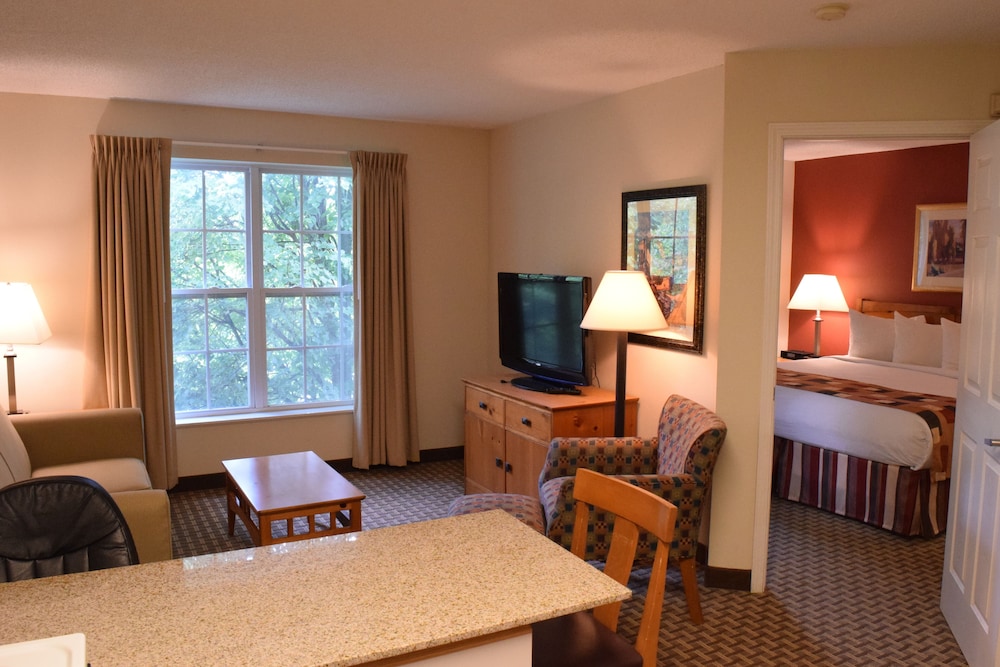 Cresthill Suites Syracuse 33/53