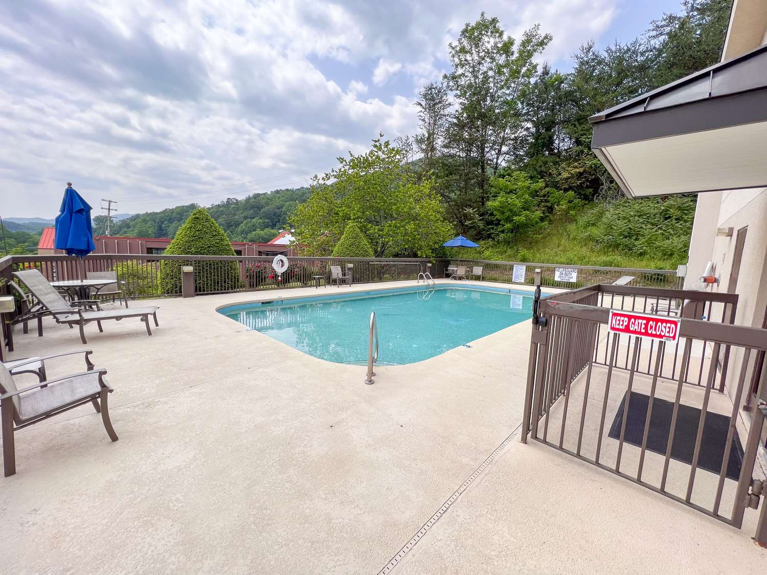 Clarion Pointe Cherokee 27/27