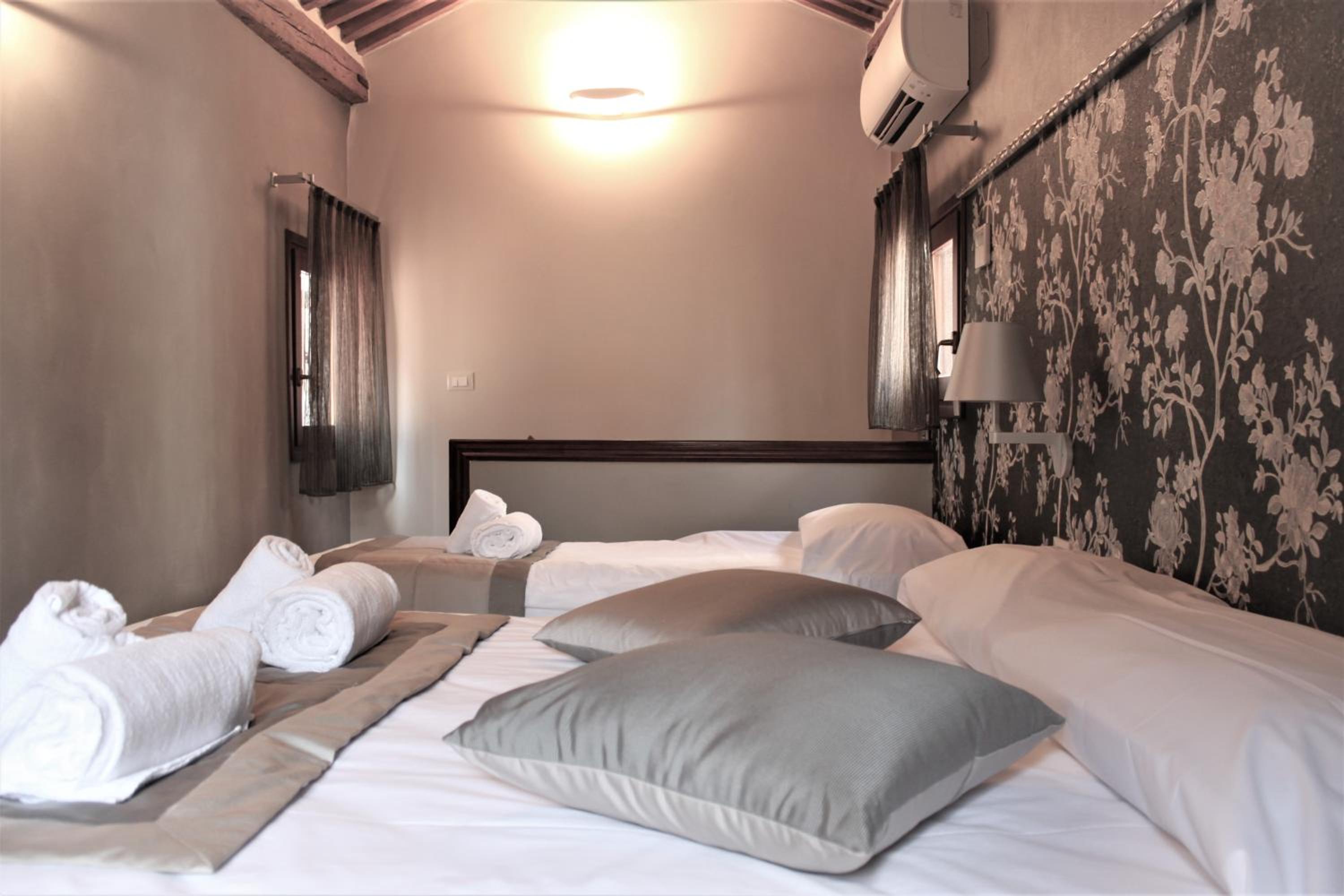 ROOM, DOUBLE BED, ANNEX