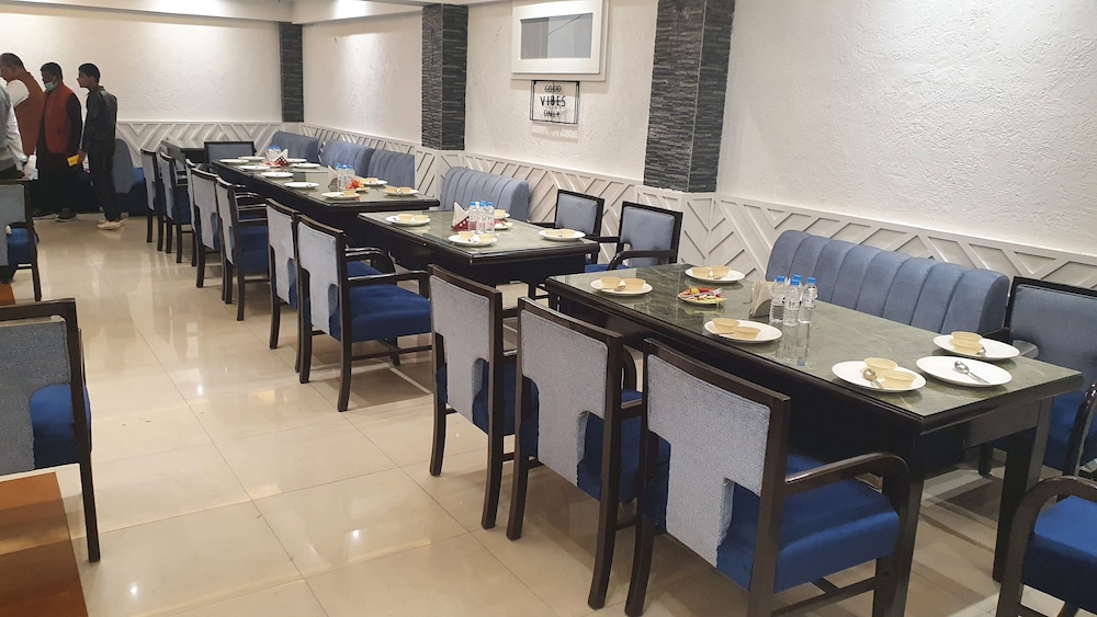 HOTEL DOON REGENCY 31/41