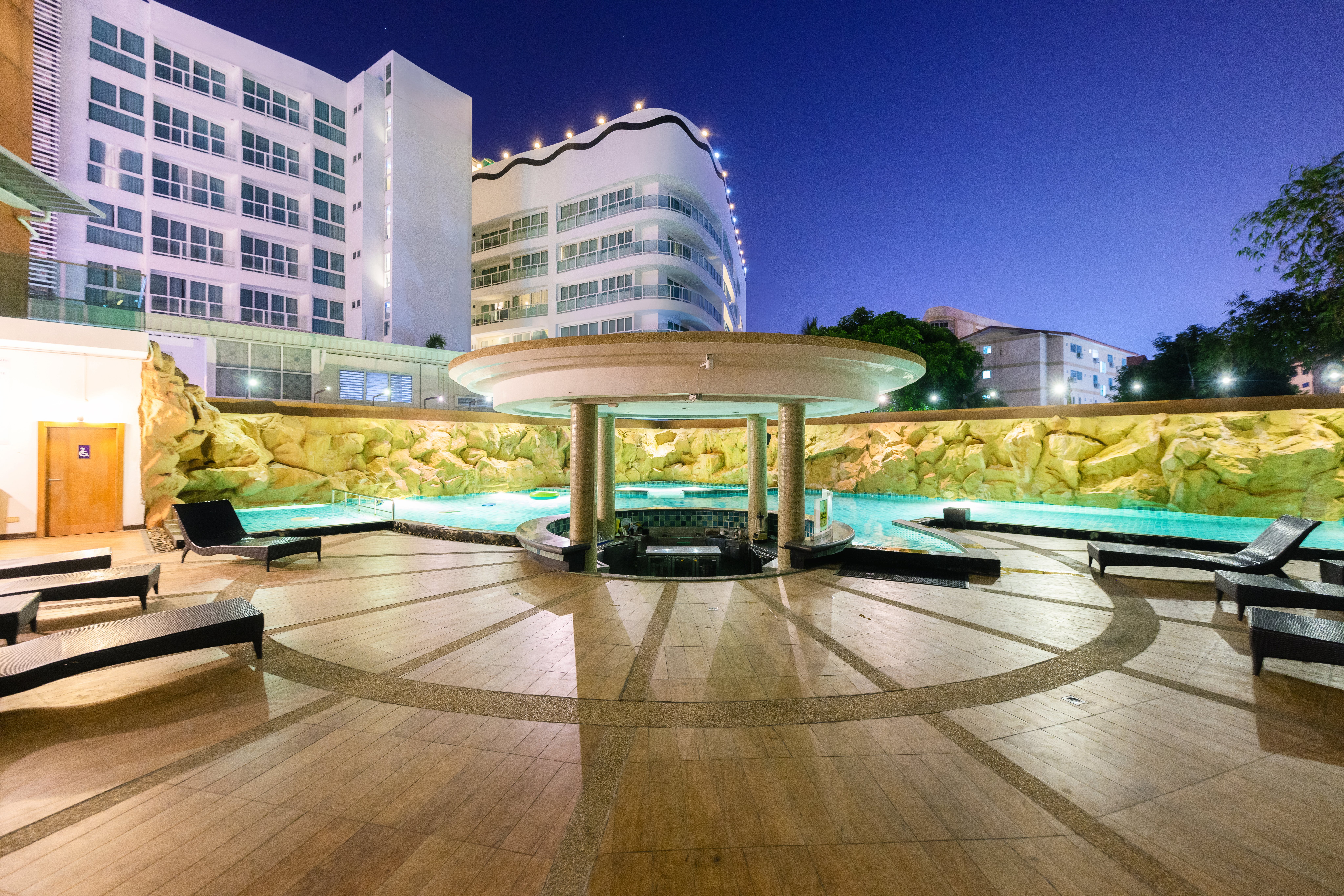 Centara Nova Hotel Pattaya 55/60