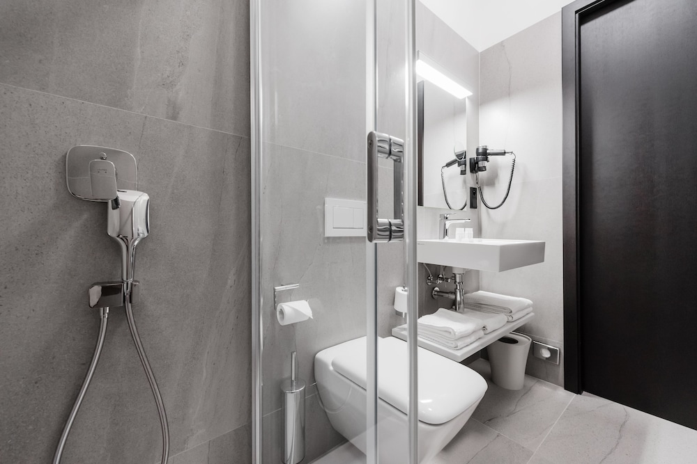 Theresian Hotel And Spa 46/50