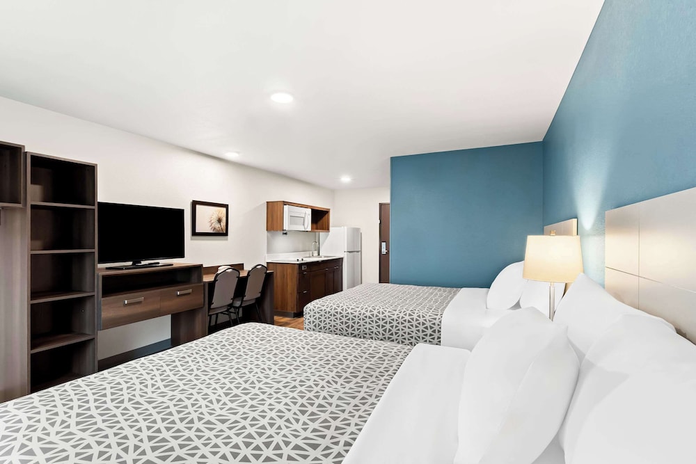 WoodSpring Suites Denver Commerce City 6/20